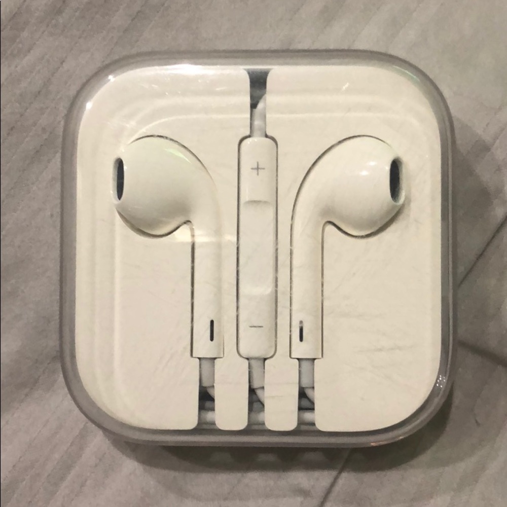 iPhone earphones brand new